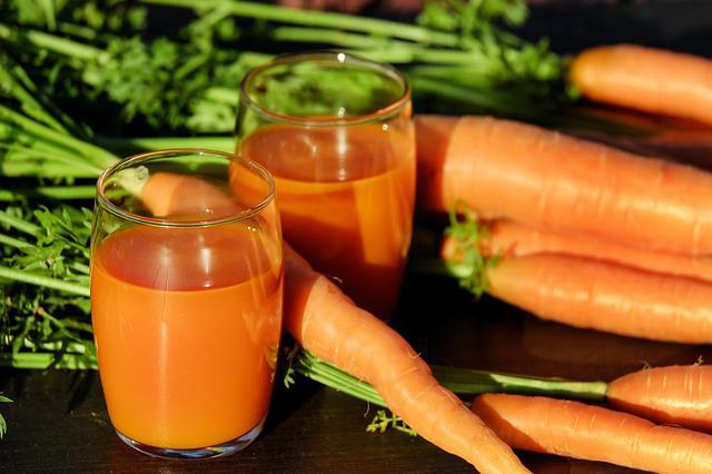 Le jus de carotte protecteur et anti-chute